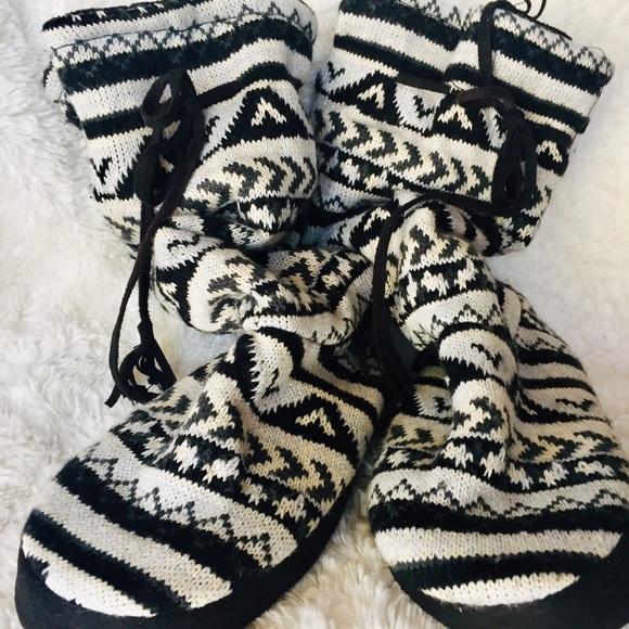 Muk Luks Boot Slippers - Picture 6 of 7